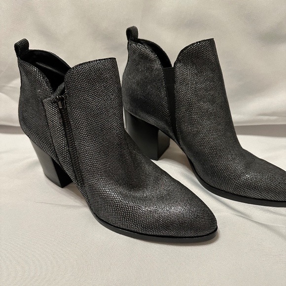 Donald J Pliner Shoes - Donald J. Pliner Edyn Metallic Gray Ankle Boots Size 9